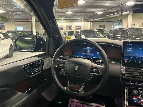 Used 2023 Lincoln Navigator Reserve image 24