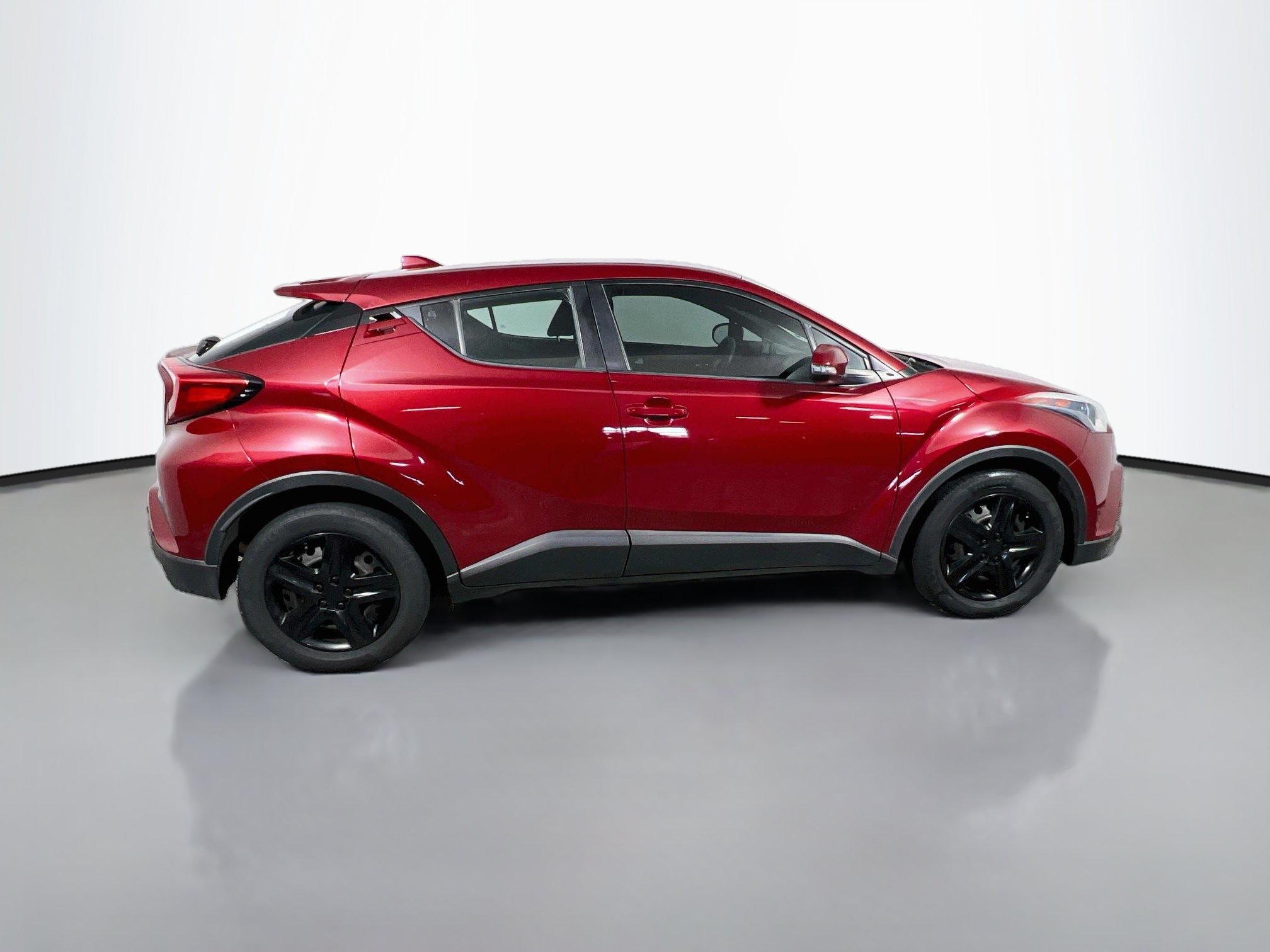 Used 2019 Toyota C-HR LE FWD image 3