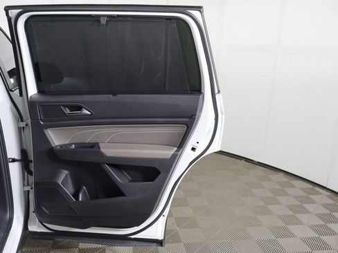 Used 2023 Volkswagen Atlas SE w/ Panoramic Sunroof Package AWD/4WD image 26