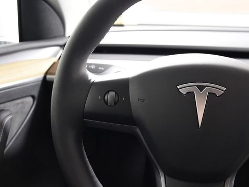 Used 2023 Tesla Model Y Long Range AWD/4WD image 29