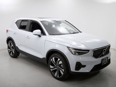 Certified 2024 Volvo XC40 B5 Plus w/ Protection Package Premier image 4