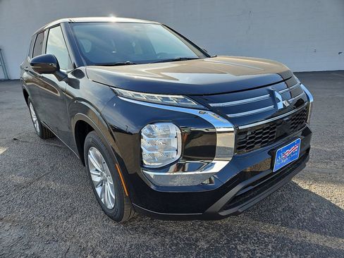 New 2026 Mitsubishi Outlander ES image 2