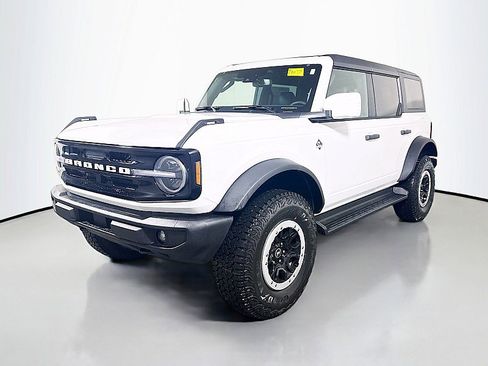 New 2026 Ford Bronco Outer Banks w/ Sasquatch Package AWD/4WD image 3