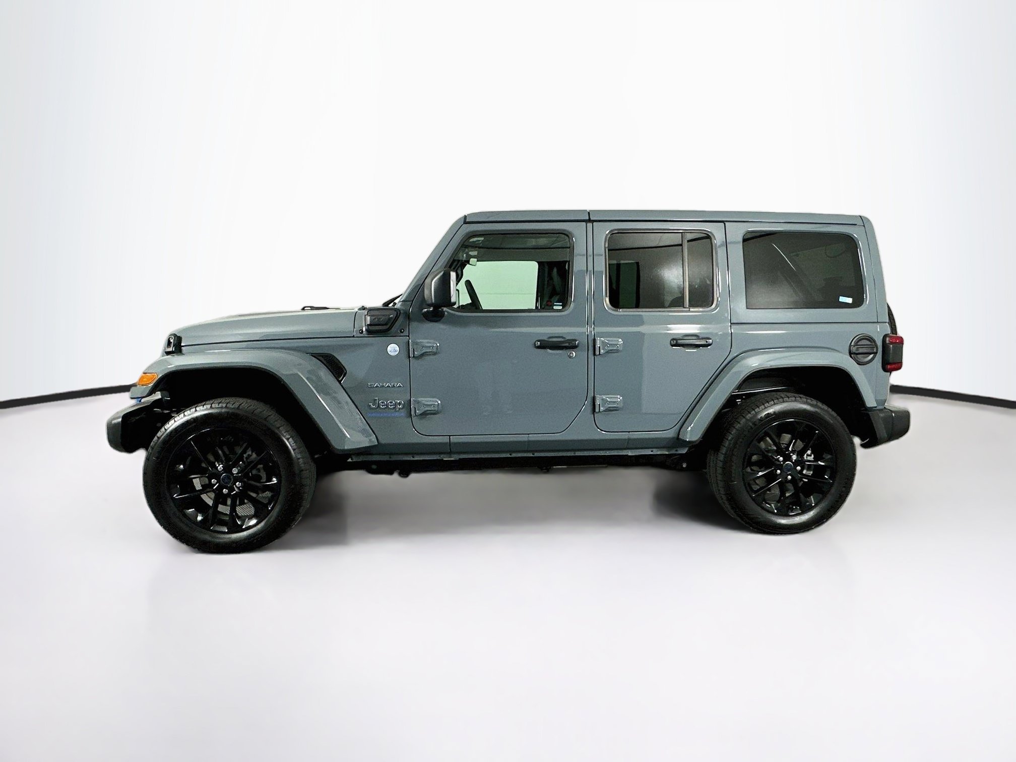 Used 2024 Jeep Wrangler Unlimited Sahara w/ Technology Group AWD/4WD image 4