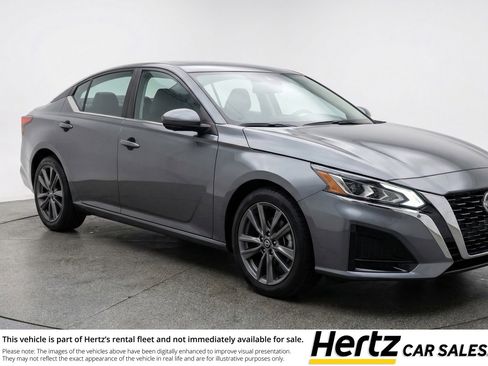 Used 2025 Nissan Altima 2.5 SV FWD image 1