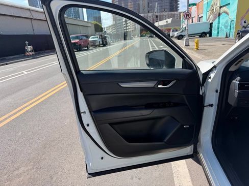 Used 2017 MAZDA CX-5 Touring w/ Preferred Equipment Package FWD image 8