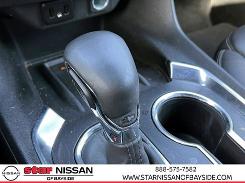 Used 2023 Chevrolet Traverse LT w/ Midnight/Sport Edition image 28