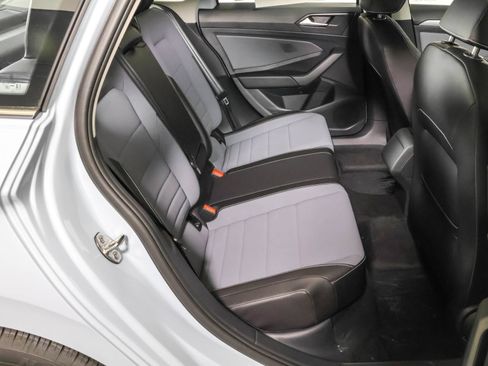Used 2026 Volkswagen Jetta SE FWD image 38