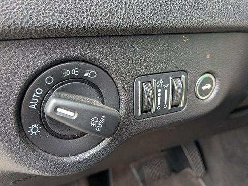 Used 2013 Chrysler 300 C image 7