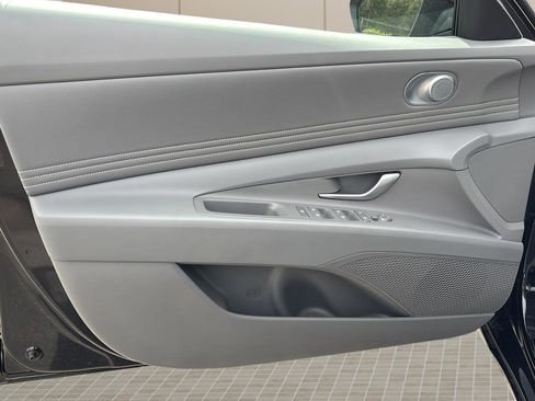 Used 2025 Hyundai Elantra Sport FWD image 15
