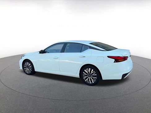 Used 2025 Nissan Altima 2.5 SV FWD image 10
