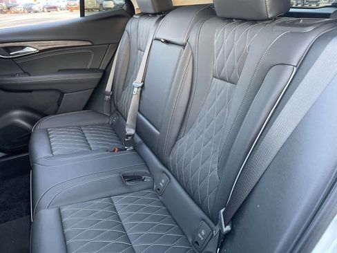 Used 2023 Buick Envision Avenir image 19