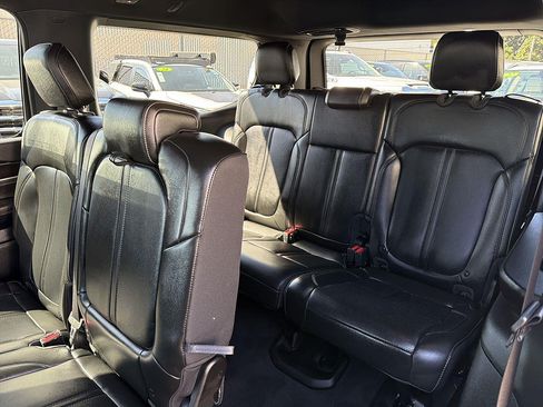 Used 2023 Jeep Wagoneer 4WD image 42