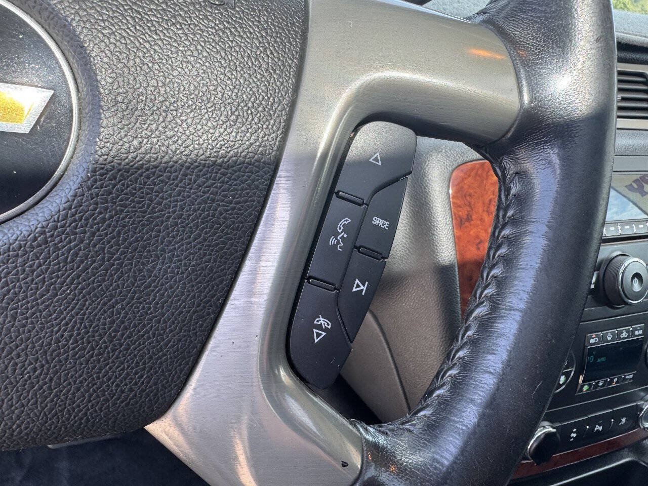 Used 2011 Chevrolet Suburban 2500 LT AWD/4WD image 13