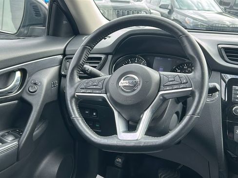 Used 2018 Nissan Rogue SV w/ Premium Package image 26