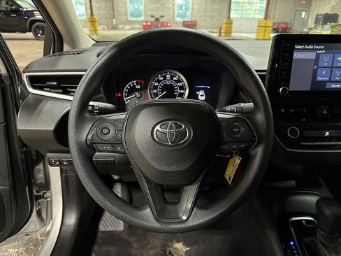 Used 2022 Toyota Corolla LE FWD image 18