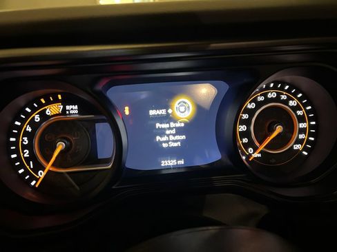 Used 2025 Jeep Wrangler Unlimited Sahara AWD/4WD image 24