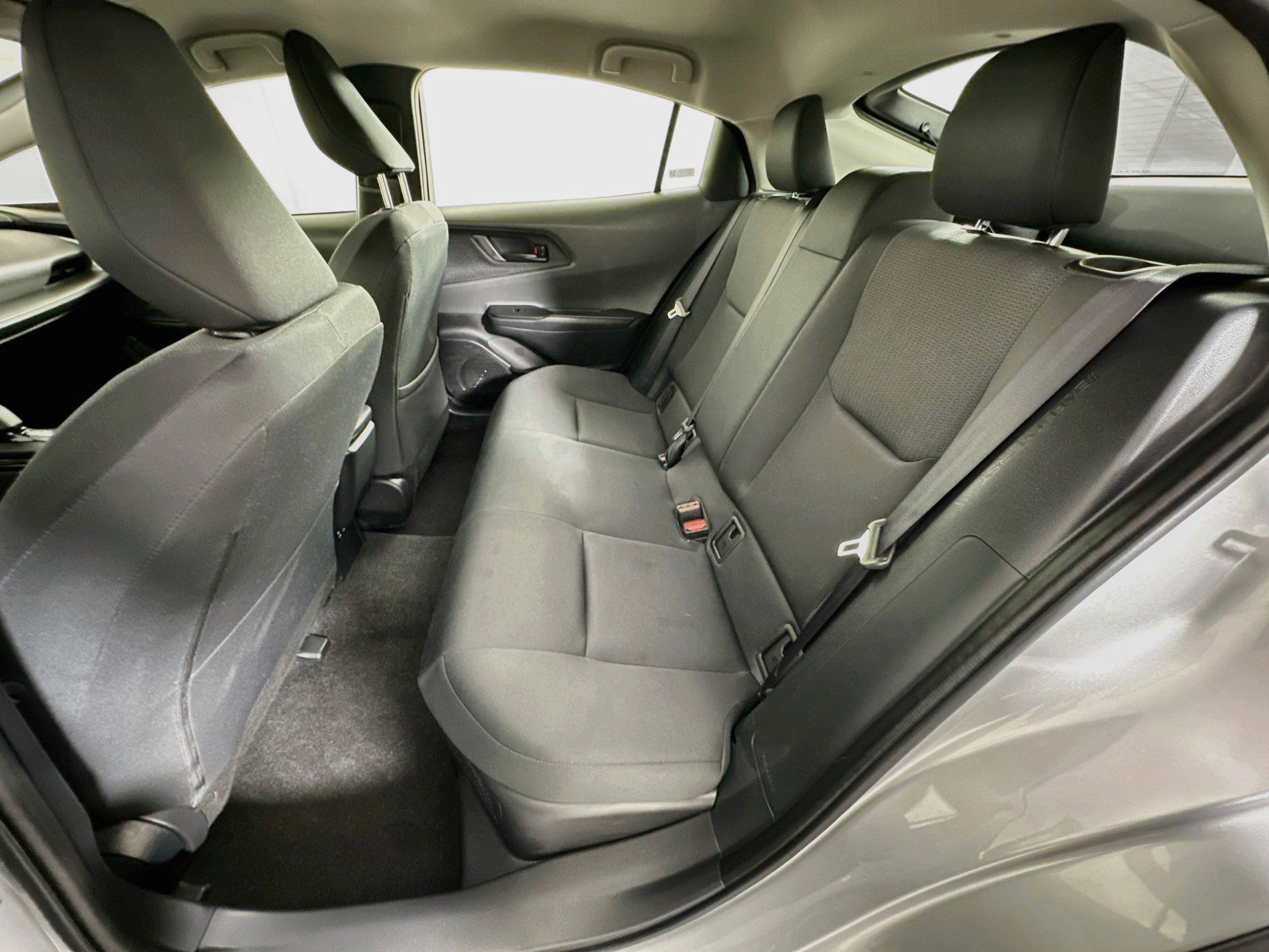 Used 2025 Toyota Prius LE FWD image 26
