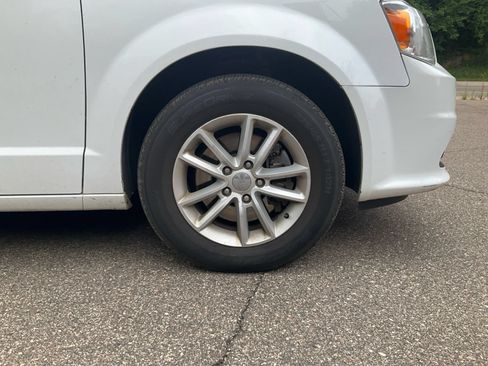 Used 2019 Dodge Grand Caravan SXT FWD image 16
