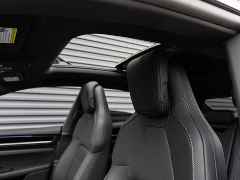 Used 2025 Porsche Macan Electric image 23