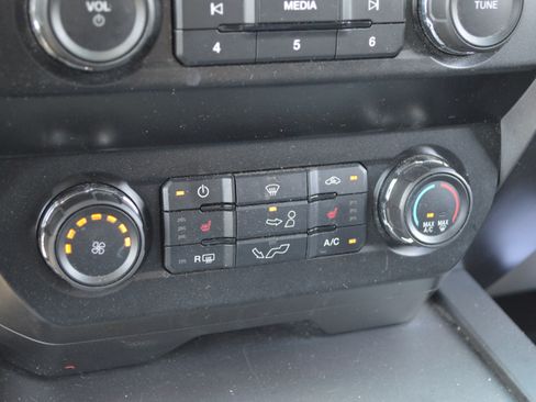 Used 2020 Ford F150 XLT w/ Equipment Group 302A Luxury AWD/4WD image 24