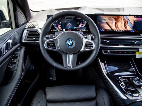 New 2026 BMW X5 xDrive50e w/ Executive Package AWD/4WD image 11