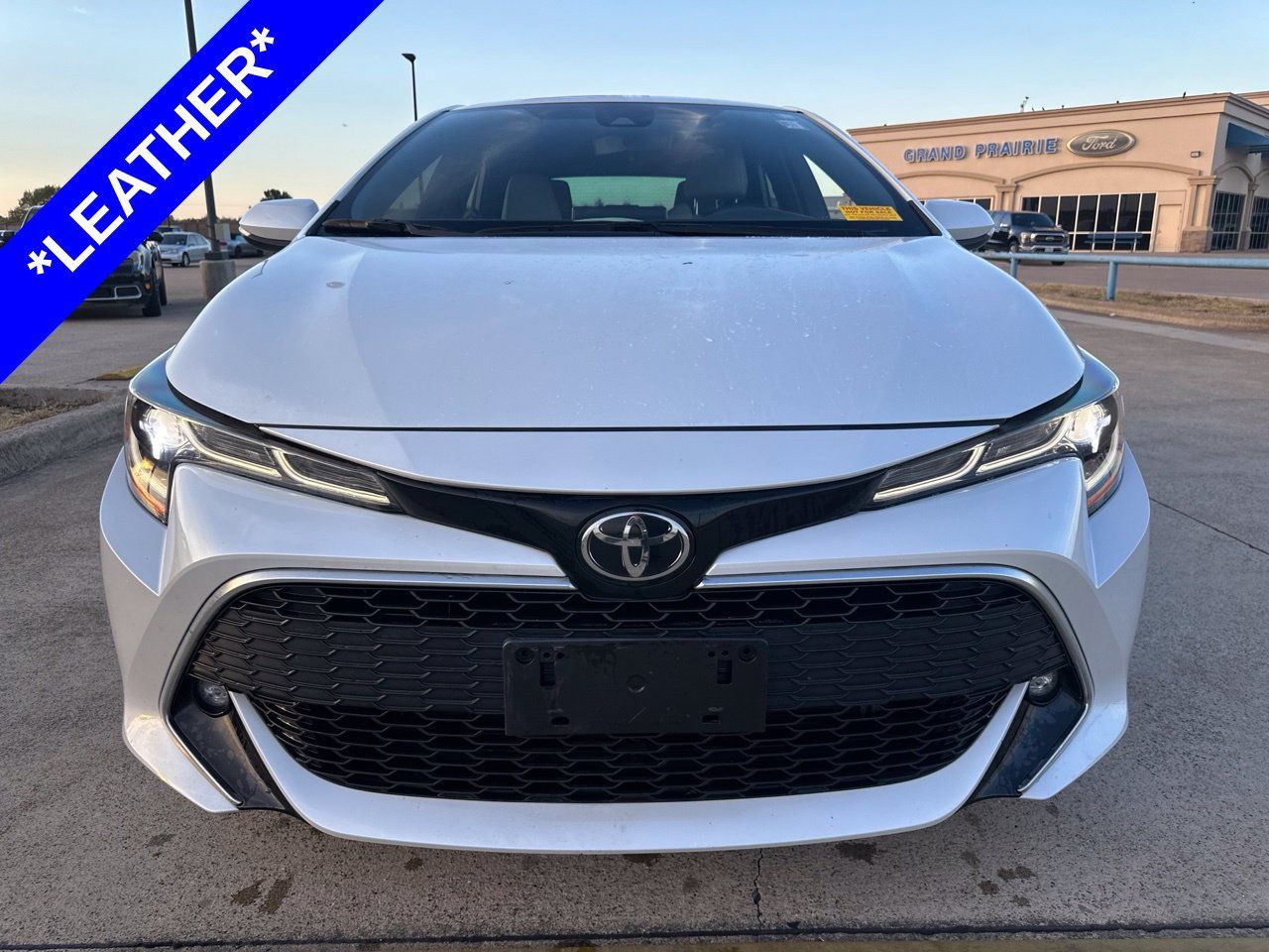 Used 2022 Toyota Corolla XSE FWD image 2