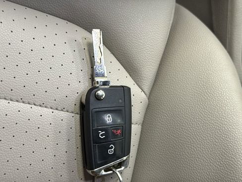 Used 2018 Volkswagen Golf SEL FWD image 40