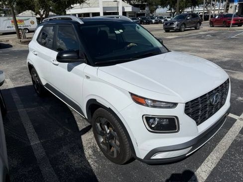Used 2022 Hyundai Venue Limited FWD image 3