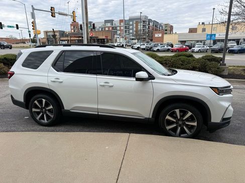 Used 2023 Honda Pilot Elite image 4