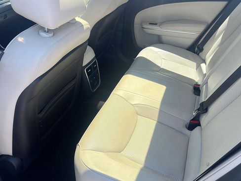 Used 2016 Chrysler 300 C RWD image 14