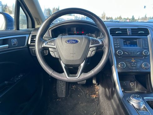 Used 2017 Ford Fusion SE image 7