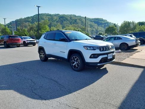 Used 2024 Jeep Compass Limited AWD/4WD image 2