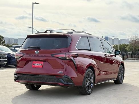 Used 2024 Toyota Sienna XSE image 7