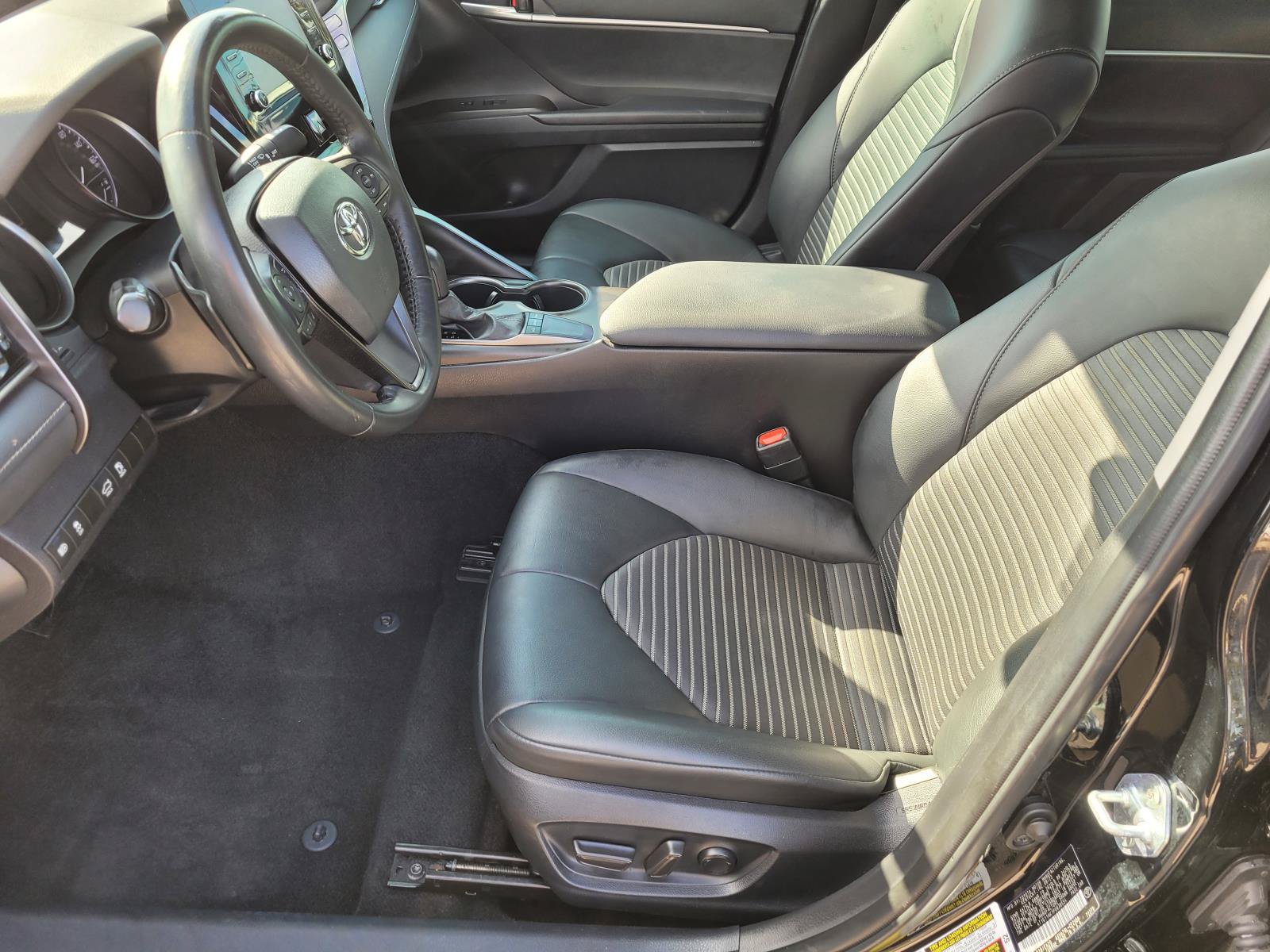 Used 2023 Toyota Camry SE FWD image 3