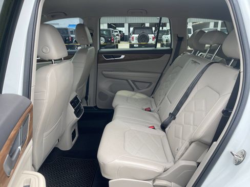 Used 2024 Volkswagen Atlas SE FWD image 14