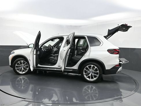Used 2024 BMW X5 xDrive40i w/ Premium Package AWD/4WD image 39