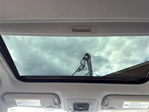 Used 2020 Toyota Camry SE image 29