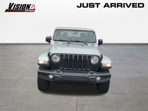 Used 2022 Jeep Gladiator Willys image 2