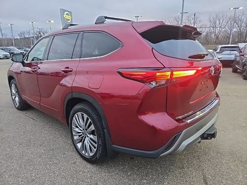 Used 2023 Toyota Highlander Platinum image 5
