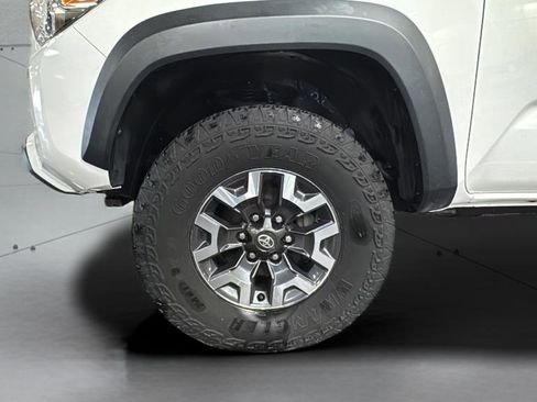 Used 2019 Toyota Tacoma SR image 16