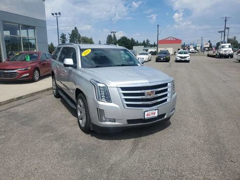 Used 2019 Cadillac Escalade ESV Luxury AWD/4WD image 4