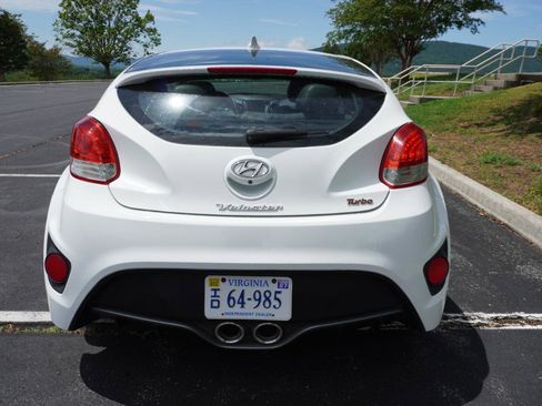 Used 2016 Hyundai Veloster Turbo FWD image 18