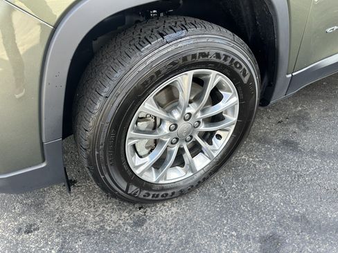 Used 2019 Jeep Cherokee Latitude Plus AWD/4WD image 8