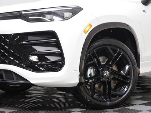 New 2026 Volkswagen Tiguan SE R-Line image 3