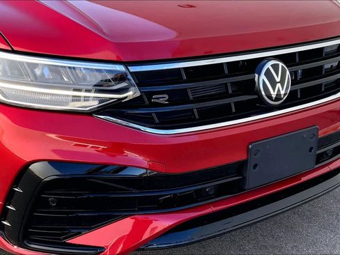 Used 2024 Volkswagen Tiguan SE R-Line image 29