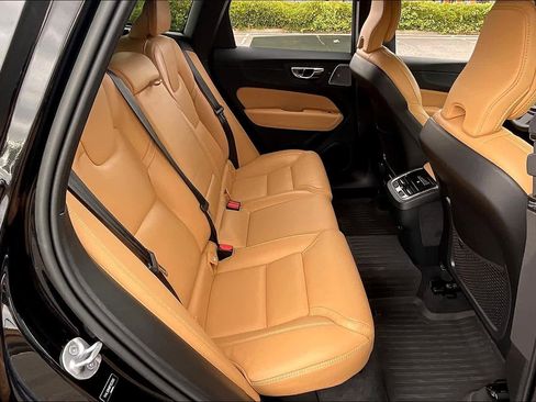 Used 2023 Volvo XC60 B5 Ultimate w/ Protection Package Premier image 31