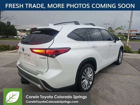 Used 2023 Toyota Highlander Platinum AWD/4WD image 3