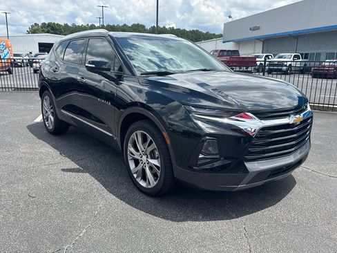 Used 2022 Chevrolet Blazer Premier w/ Enhanced Convenience Package FWD image 4