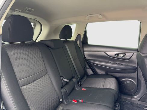 Used 2017 Nissan Rogue SV w/ SV Premium Package image 45